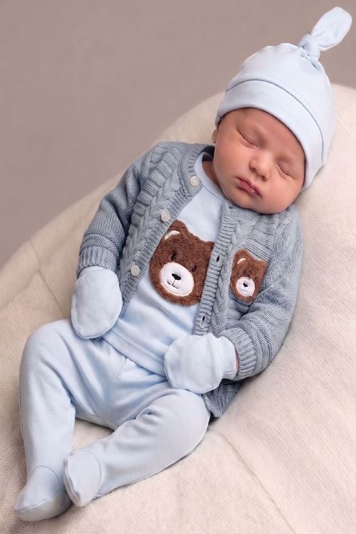 ÖZEL KUTUSUNDA TRİKO HIRKALI SÜZENE NAKIŞLI ERKEK BEBEK 5'Lİ HASTANE ÇIKIŞI